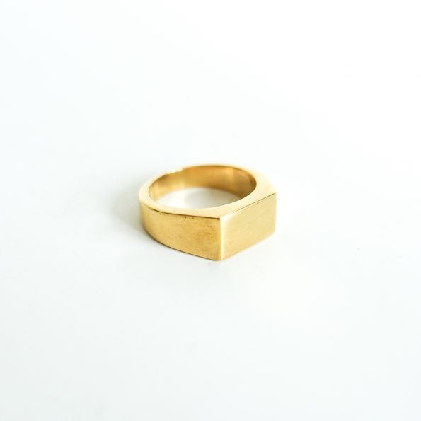 Signet ring statement gold