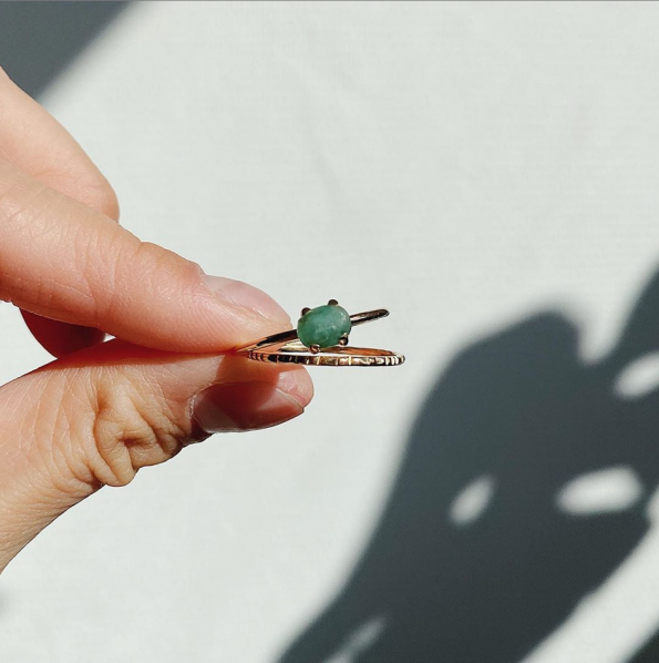 emerald claw gold hammered ring