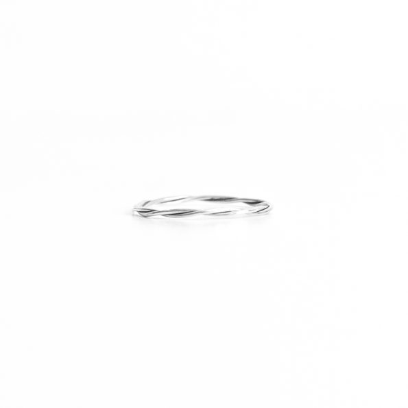 Long Twist Eva sterling silver minimal ring